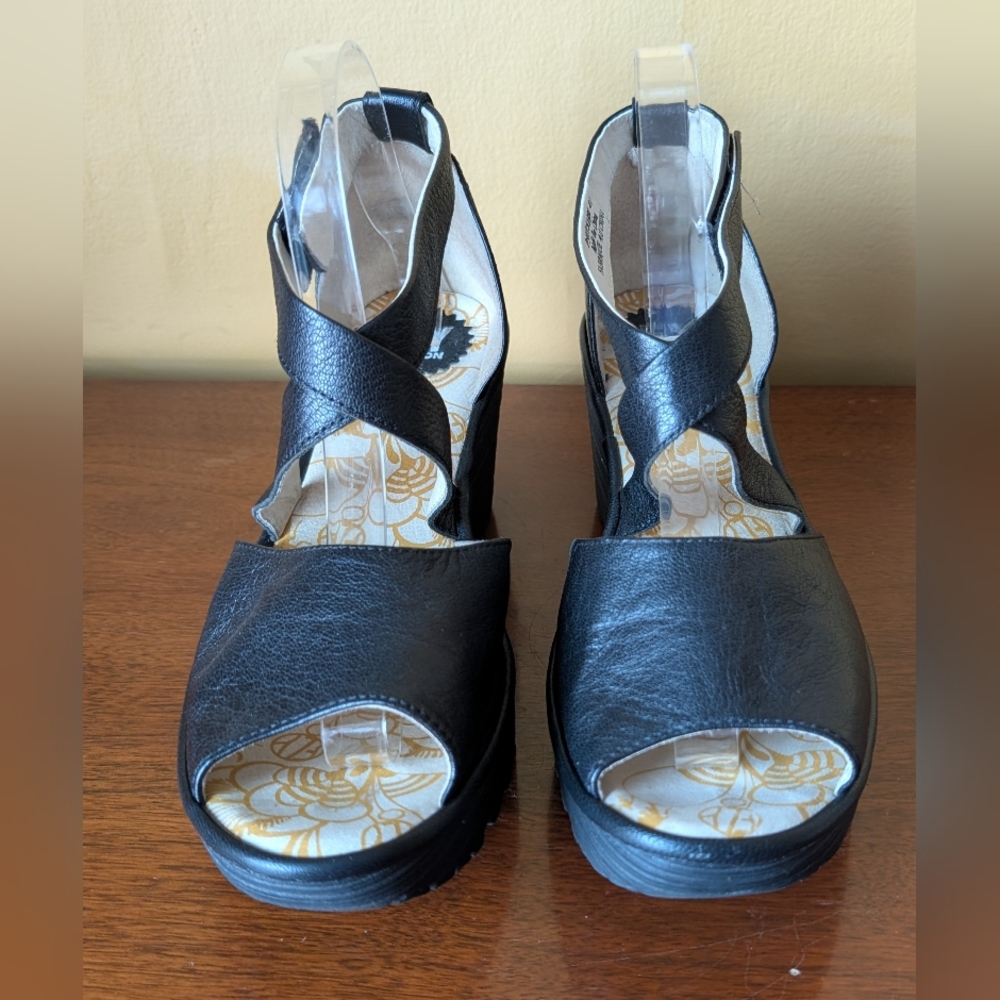 NWOB FLY London Yosi Blk Leather Platform Wedge Sandals Shoes  Wmn US 10.5/EU41